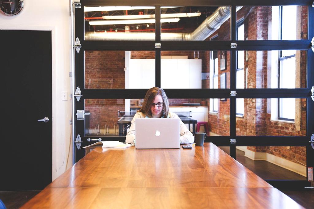 Nina Fernandez - Community Manager